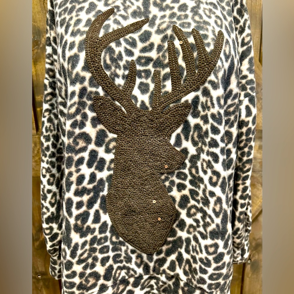 EUC Vanilla Bay Leopard Print Sequin Deer Long Sleeve Top - Picture 10 of 12